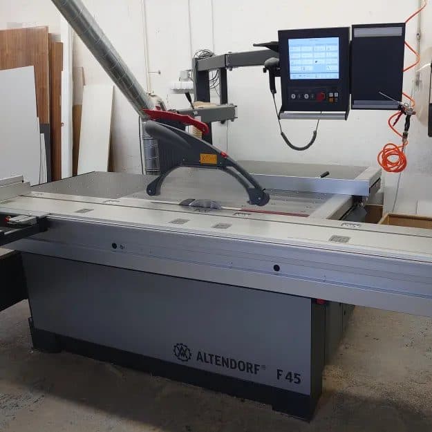 Pila Altendorf F45 v dílně